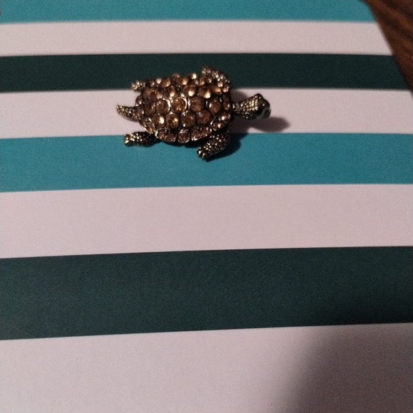 Hand Crafted Gold and Black Turtle Brooch - Picture 2 of 2